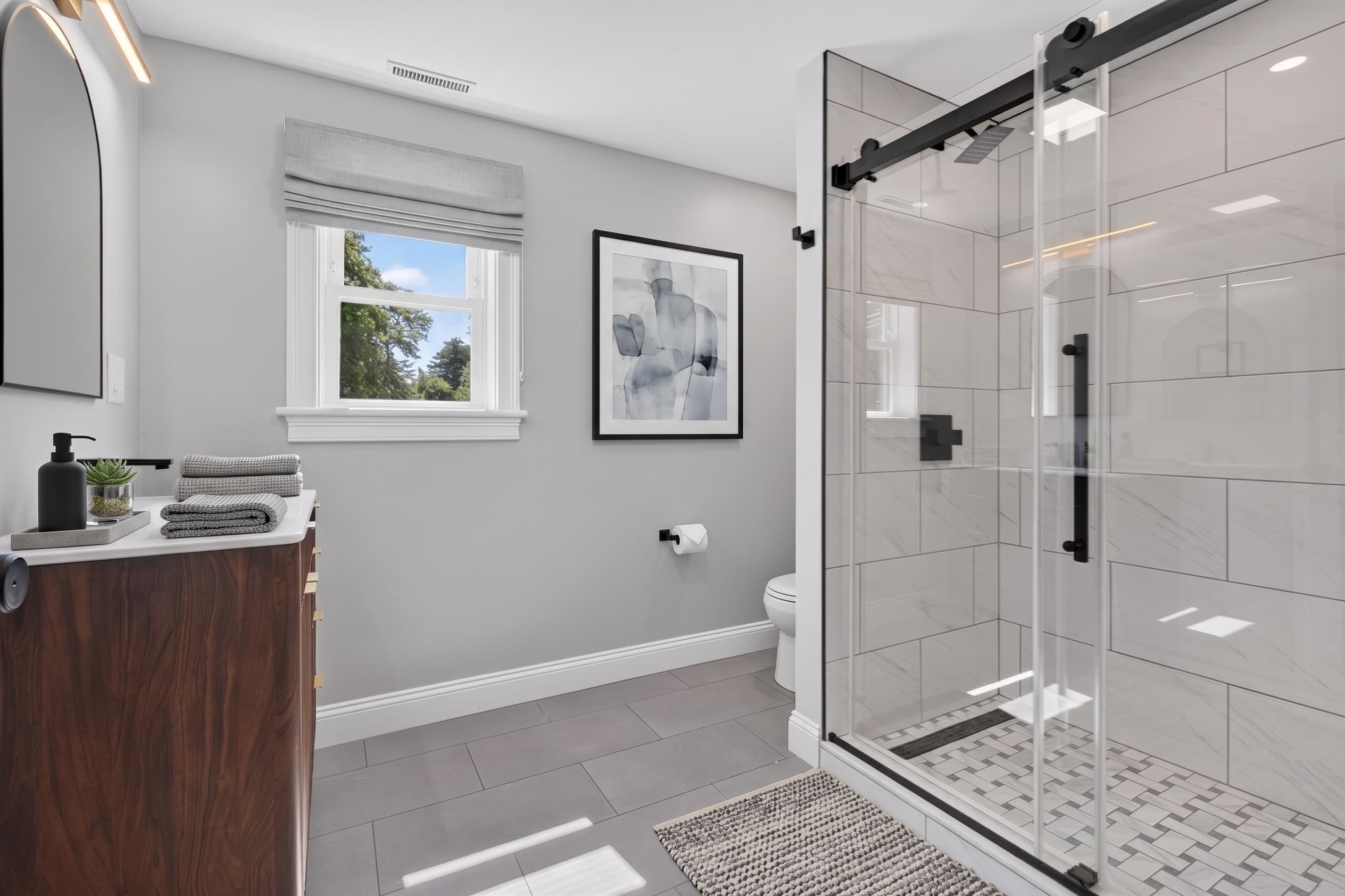 Full bath with walk-in tile shower