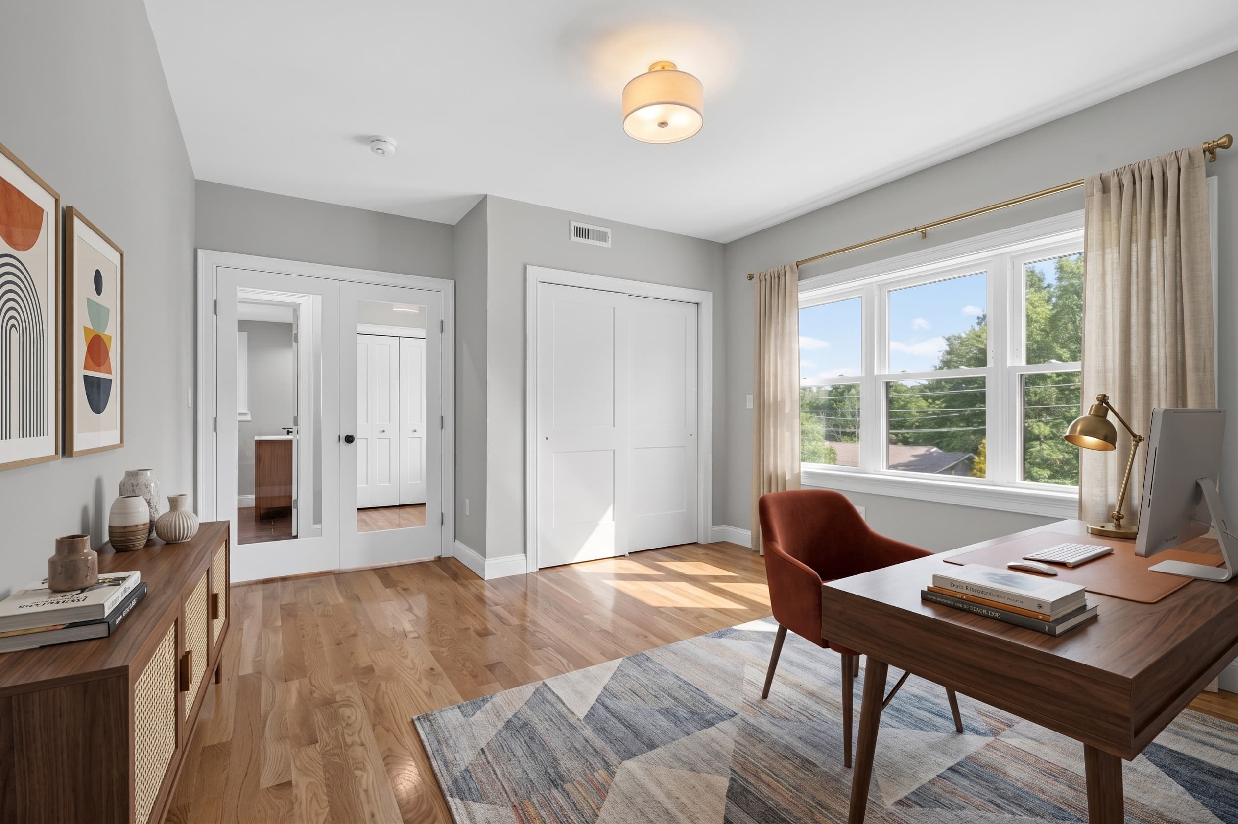 First-floor bedroom or flexible office